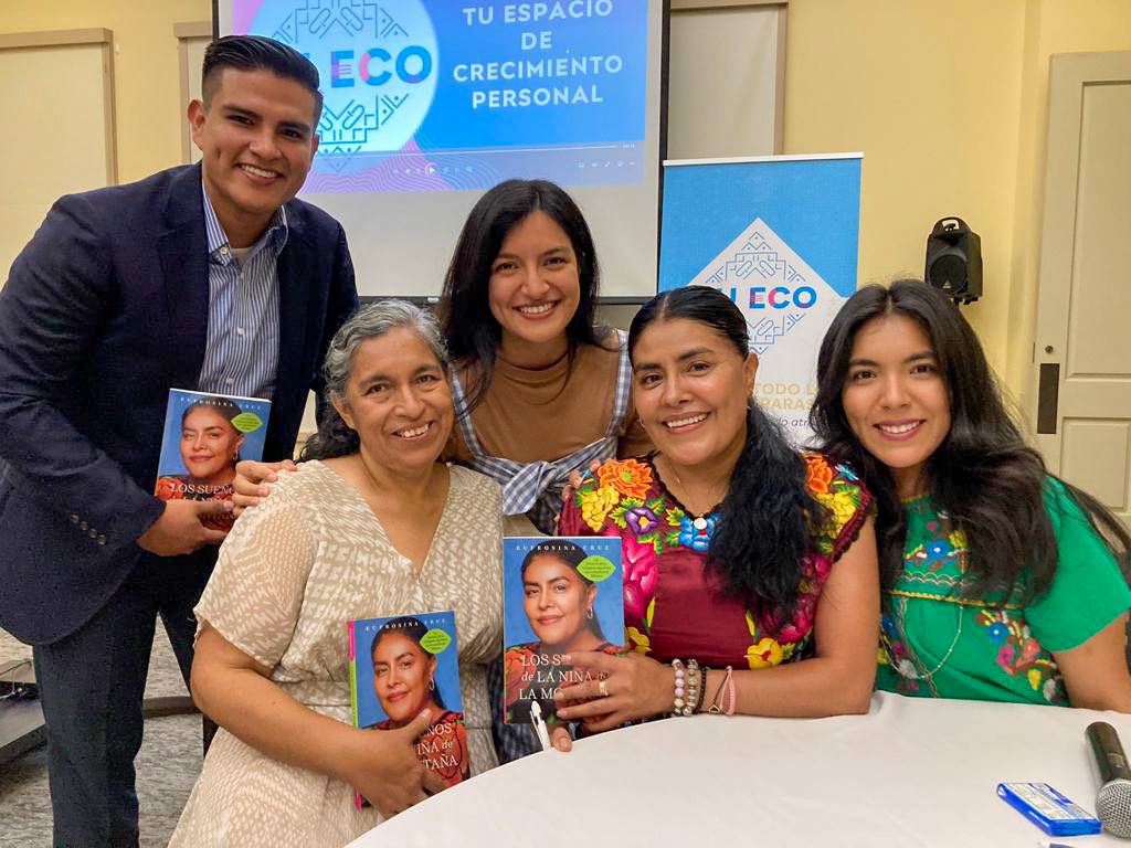 EufrosinaCruz's tweet photo. En San Antonio Texas existe una plataforma llamada #TUECO que apoya a las y los latinos en su crecimiento personal, me invitaron a reunirme con sus integrantes y compartir #LosSueñosDeLaNiñaDeLaMontaña. Esta gira por Estados Unidos me ha regalado muchas más razones para que sigamos viviendo por nuestros sueños y construyamos una vida de libertad, asumiendo lo bueno y lo malo, a pesar de las adversidades de la vida.