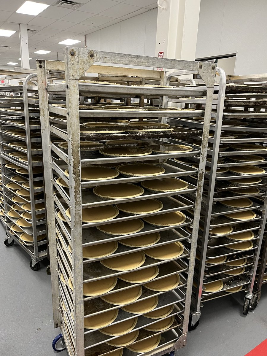 daveseeley430's tweet photo. Special thanks to @DonnaDedee for giving our @RochesterWorks team and I a tour of @SpecTouchBakery . 

With customers across the US,  it’s one of #ROC’s greatest stories &amp; is proof that inclusivity fosters productivity in the workplace. Lots of potential partnerships for btwn us. https://t.co/pAFkc8ZlgV