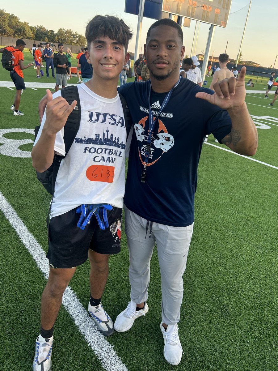 ianpalomarez's tweet photo. Thank you for the great camp🙏🏽!@UTSAFTBL @CoachJessLoepp @CoachEMcQueen #AGTG https://t.co/ipPZkfqOEd