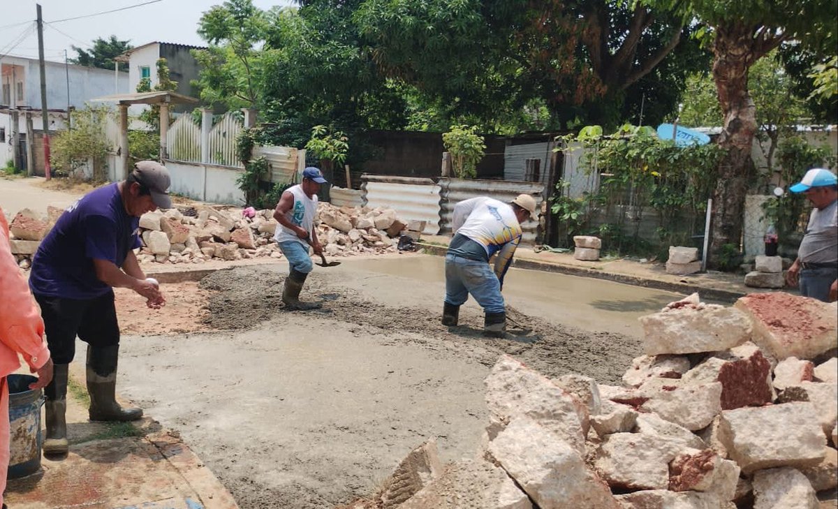 RFCOATZA's tweet photo. #Cosoleacaque || REHABILITACIÓN DE LA CALLE AGUSTÍN MELGAR EN COLONIA F. GUTIÉRREZ

⬇️Información Completa aqui⬇️
https://t.co/FzmFzNMal6 https://t.co/sU7xq7Q7sR