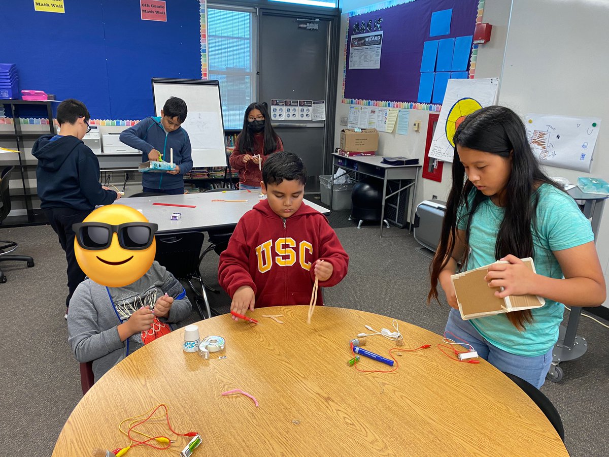 CortezPUSD's tweet photo. Stem Summer School…Students worked as robotic engineers today to create and program robots using simple circuits. @PUSDAlvarez @PomonaUnified #proudtobeawizard https://t.co/hu9NMGB4Sj