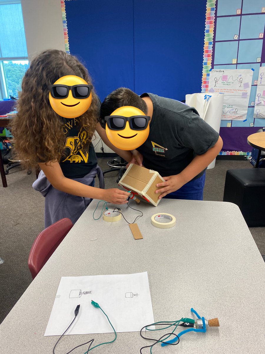 CortezPUSD's tweet photo. Stem Summer School…Students worked as robotic engineers today to create and program robots using simple circuits. @PUSDAlvarez @PomonaUnified #proudtobeawizard https://t.co/hu9NMGB4Sj