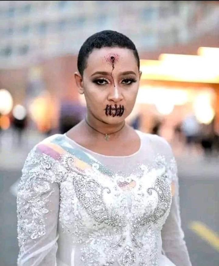 ምናገኘውን አጋጣሚ ሁሉ የሥርዓቱን ገመና በመግለጥ እንጠቀምበት!!!እህታችን ዛሬ በጉማ አዋርድ ፕሮግራም ላይ የአብይን ሰወበላነትና ደመ ጠጭነት ገልጻለች እናመሰግናለን።ነገ እስራት ከፍ ሲልም ሞት ይጠብቃታል በፀጋ ተቀበይው እህታለሜ!!!