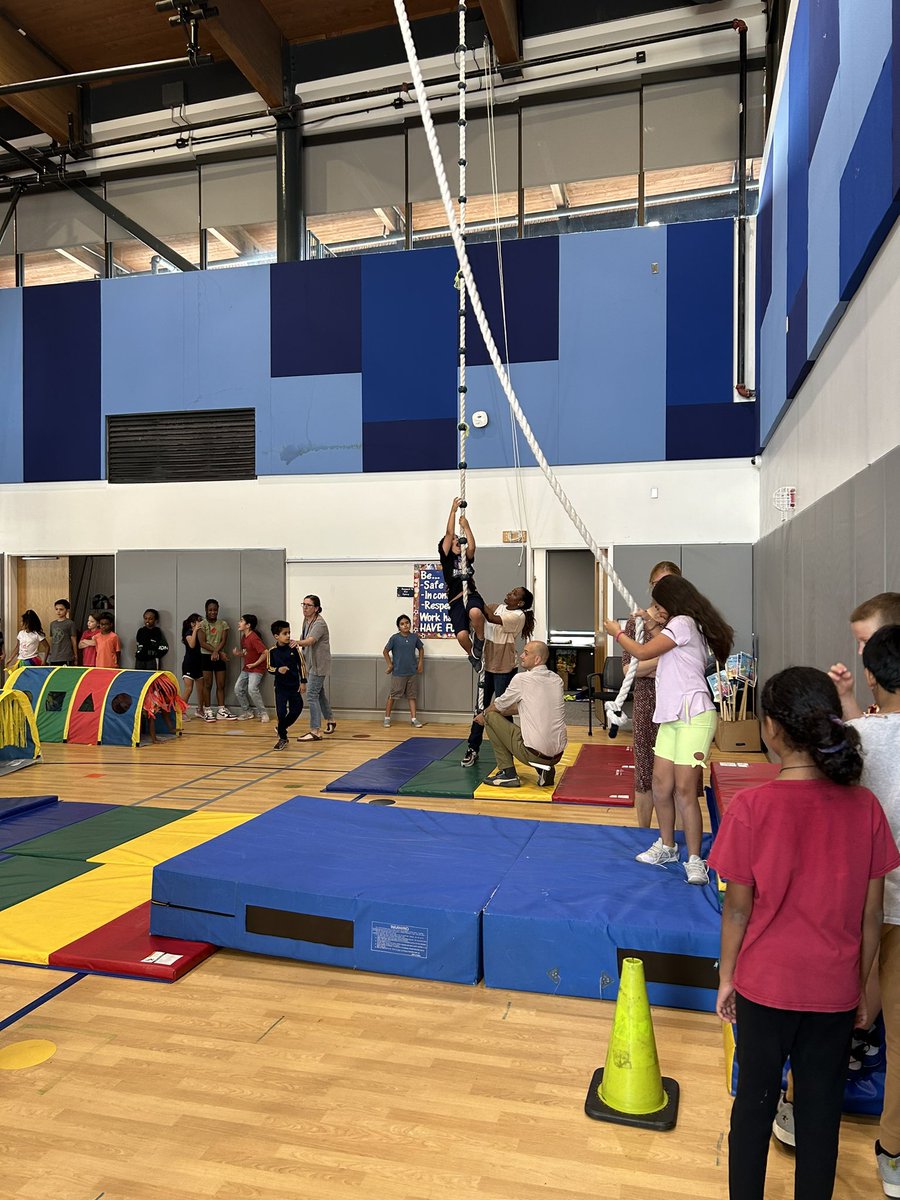 Thank you to our PE team, staff and family volunteers for pivoting to a field day inside! Our Fleet Falcons had so much fun! @APS_FleetES @Gildea_Jenn