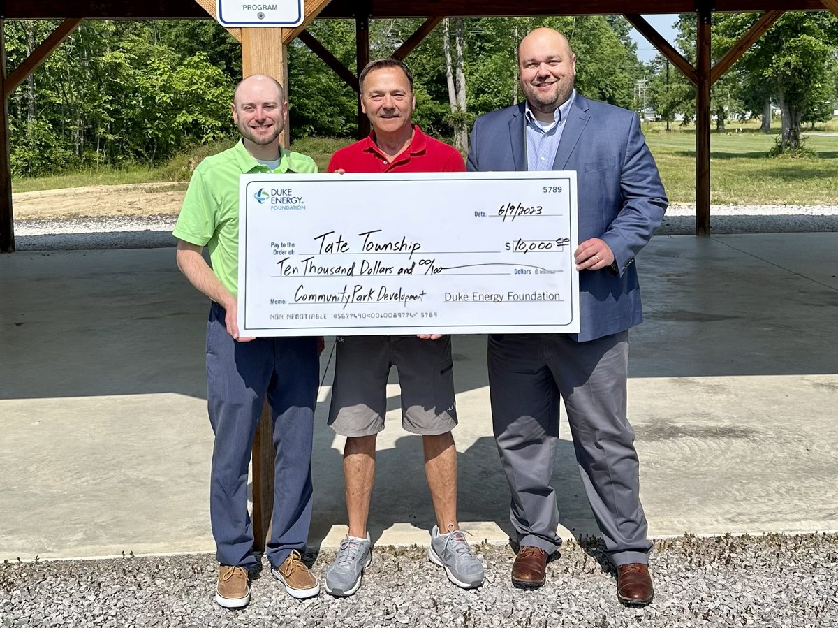 SallyThelen's tweet image. Big things happening ⁦@TateTownship⁩ for their Community Park and gathering space. ⁦Our own ⁦@DukeEnergy⁩ Comm. Relations Mgr ⁦@DE_ChadShaffer⁩ stopped by with a $10K grant for the park to honor our veterans and provide outdoor recreation area. #WeAreDE