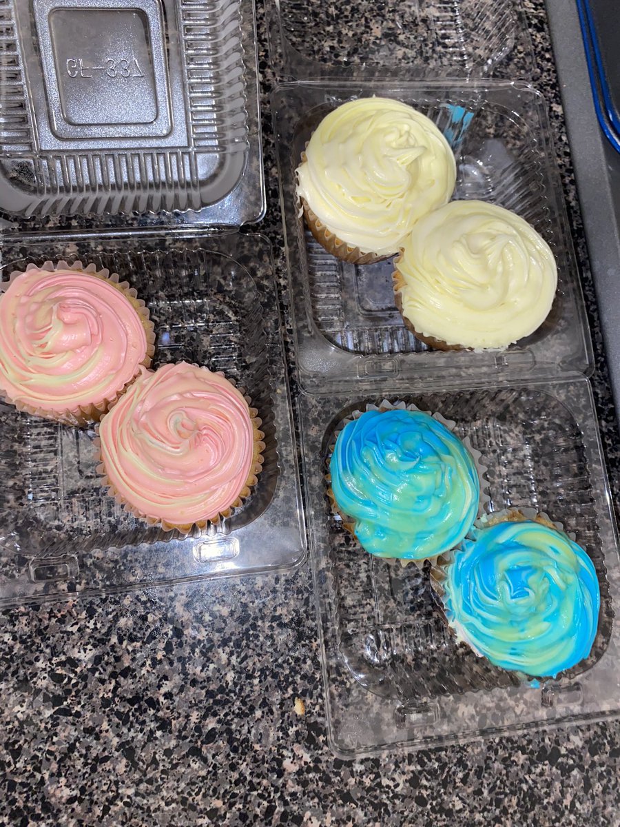 🍓🍋🧁 🫐🍋🧁 🍋🍋🧁😂 This batch was good but once I make this small tweek to the recipe it’ll be perfect 👨🏾‍🍳🤌🏾 #fyp #explore #ATL #SmallBusiness #HomeBusiness #dessert #cupcakes #fresh #FromScratch