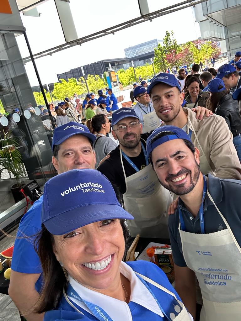 Un año más todo el equipo de Telefónica nos hemos puesto la "camiseta" para disfrutar de la emoción de participar en el Día Internacional del #Voluntariado de <a href="/Telefonica/">Telefónica</a>
#SomosTelefónica #DIVT