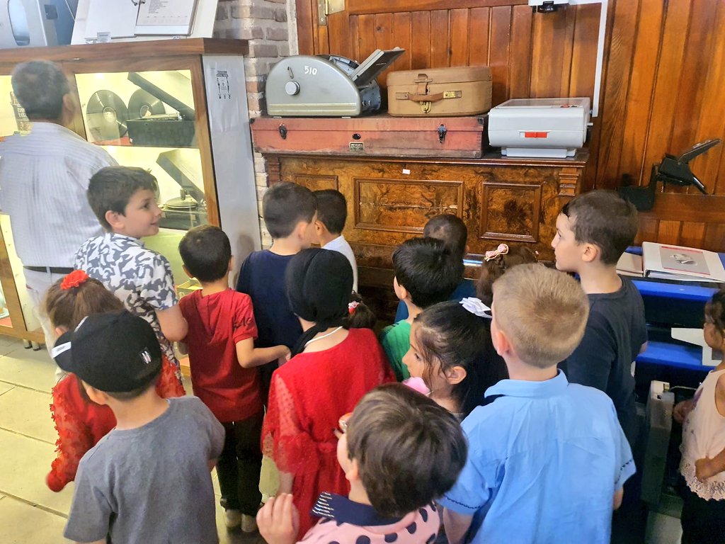 Konya İl Eğitim Tarihi Müzesi (@konyailegitim42) on Twitter photo Selçuklu Özel İdare Yüzüncü Yıl İlkokulu Anasınıfı öğretmen ve öğrencileri ile öğrenci velileri Konya İl Eğitim Tarihi Müzesini ziyaret ettiler.
<a href="/gokhanmurat1/">Murat YİĞİT</a>
<a href="/servetal61/">Servet ALTUNTAŞ</a> <a href="/konyamem/">Konya İl MEM</a> #Konya #Eğitim #Eğitimtarihi #Müze #Konyailegitimtarihimuzesi #Anaokulu Selçuklu Özel İdare Yüzüncü Yıl İlkokulu Anasınıfı öğretmen ve öğrencileri ile öğrenci velileri Konya İl Eğitim Tarihi Müzesini ziyaret ettiler.
<a href="/gokhanmurat1/">Murat YİĞİT</a>
<a href="/servetal61/">Servet ALTUNTAŞ</a> <a href="/konyamem/">Konya İl MEM</a> #Konya #Eğitim #Eğitimtarihi #Müze #Konyailegitimtarihimuzesi #Anaokulu