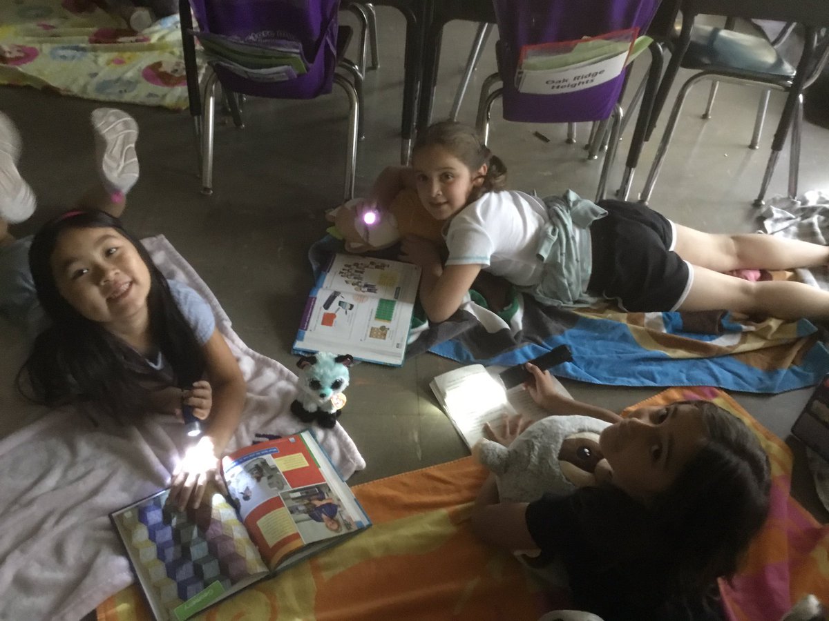 FeehanORH21's tweet image. Our Countdown continues with Bookworm Buddies…and a flashlight! 🧸 @ORHEagles21 #WeHelpChildren #makingitfun