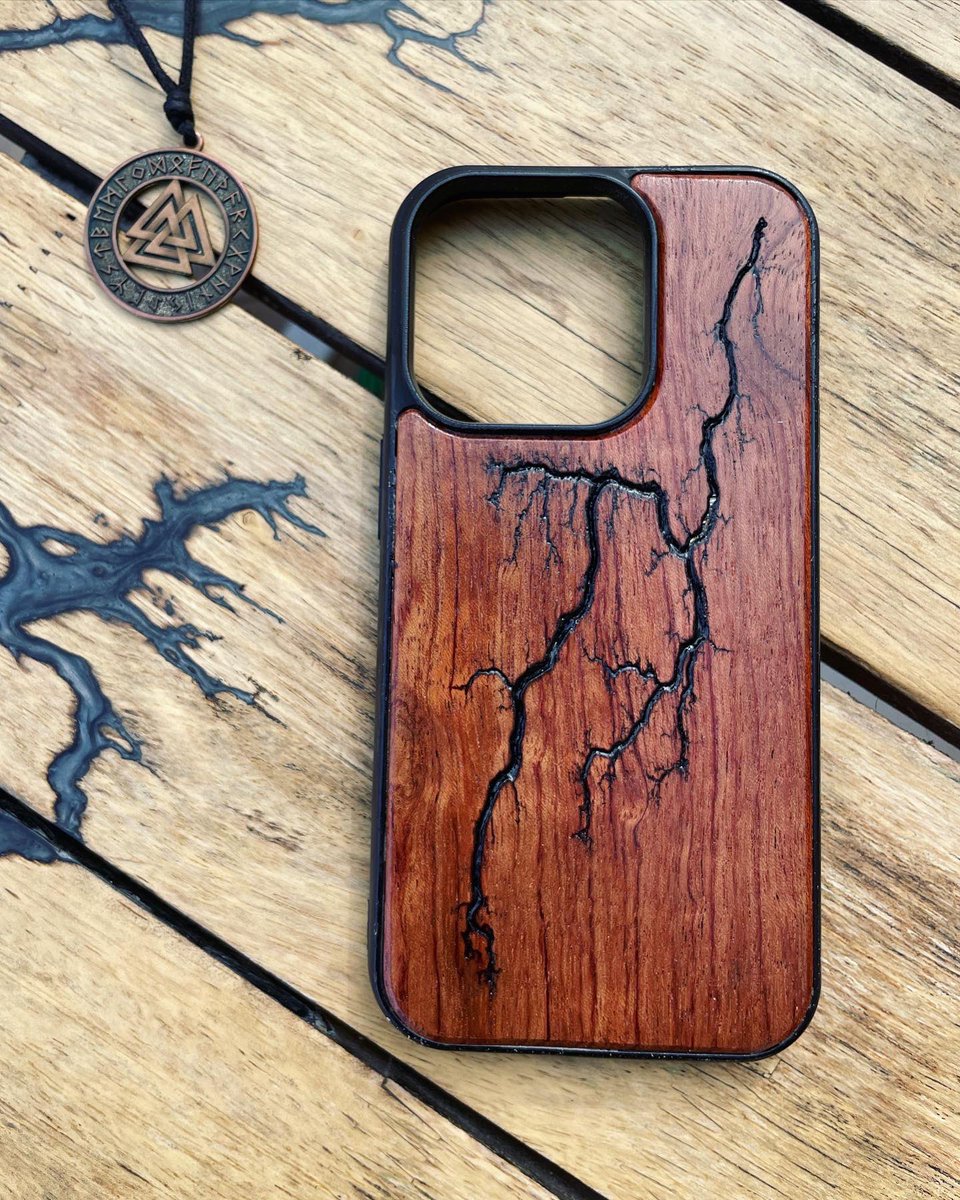 Fractal_Thor's tweet image. Nouvelle série de coques terminée, merci pour vos commandes 🙏🏼 
⚡️ 
#madeinfrance
#fractalburning #woodworking 

🇫🇷 ᚦᛟᚱ᛫