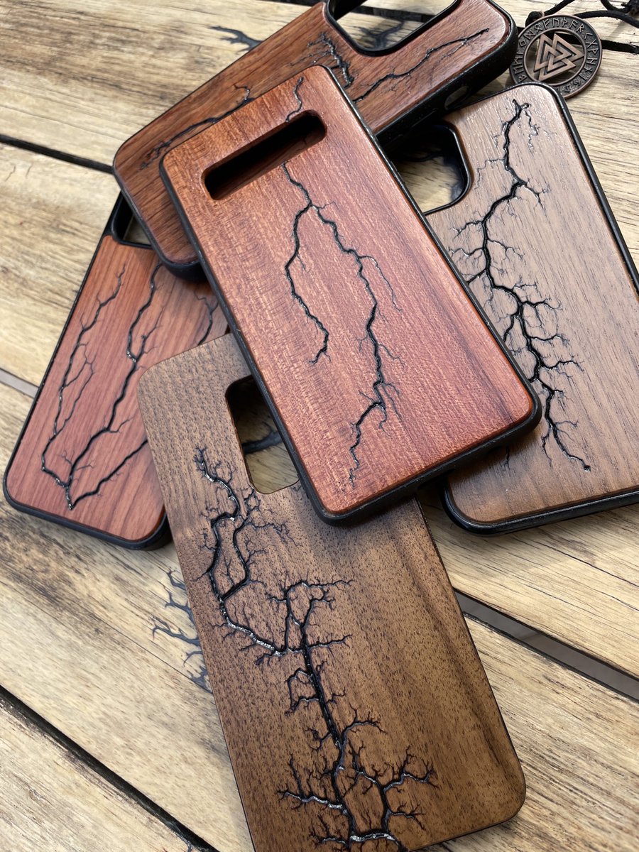 Fractal_Thor's tweet image. Nouvelle série de coques terminée, merci pour vos commandes 🙏🏼 
⚡️ 
#madeinfrance
#fractalburning #woodworking 

🇫🇷 ᚦᛟᚱ᛫