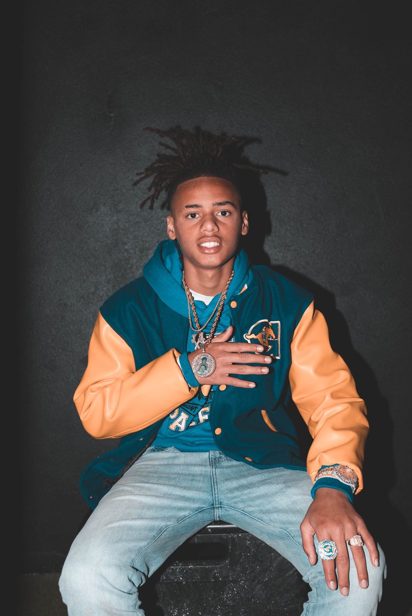 Jayden Shermer | 📍Sacramento, CA 

High School c/o ‘28 | Football 🏈 WR and DB - Track 🏃 - Basketball 🏀 Guard