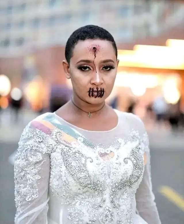 አርቲስቶች  የአብይ እና የሽመልስን  መንግስት  ሥርዓት ሰው በላነት  በዚህ መልኩ በአደባባይ እየተቃወሙ ነው

ፎቶ👉9ኛው የጉማ አዋርድ ላይ የተነሳ!