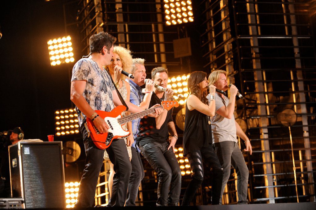 In honor of #CMAFest going on this week, let’s throw it back to the 2011 #CMAFest when @rascalflatts performed with @littlebigtown! Who was there?! 📷: @CountryMusic