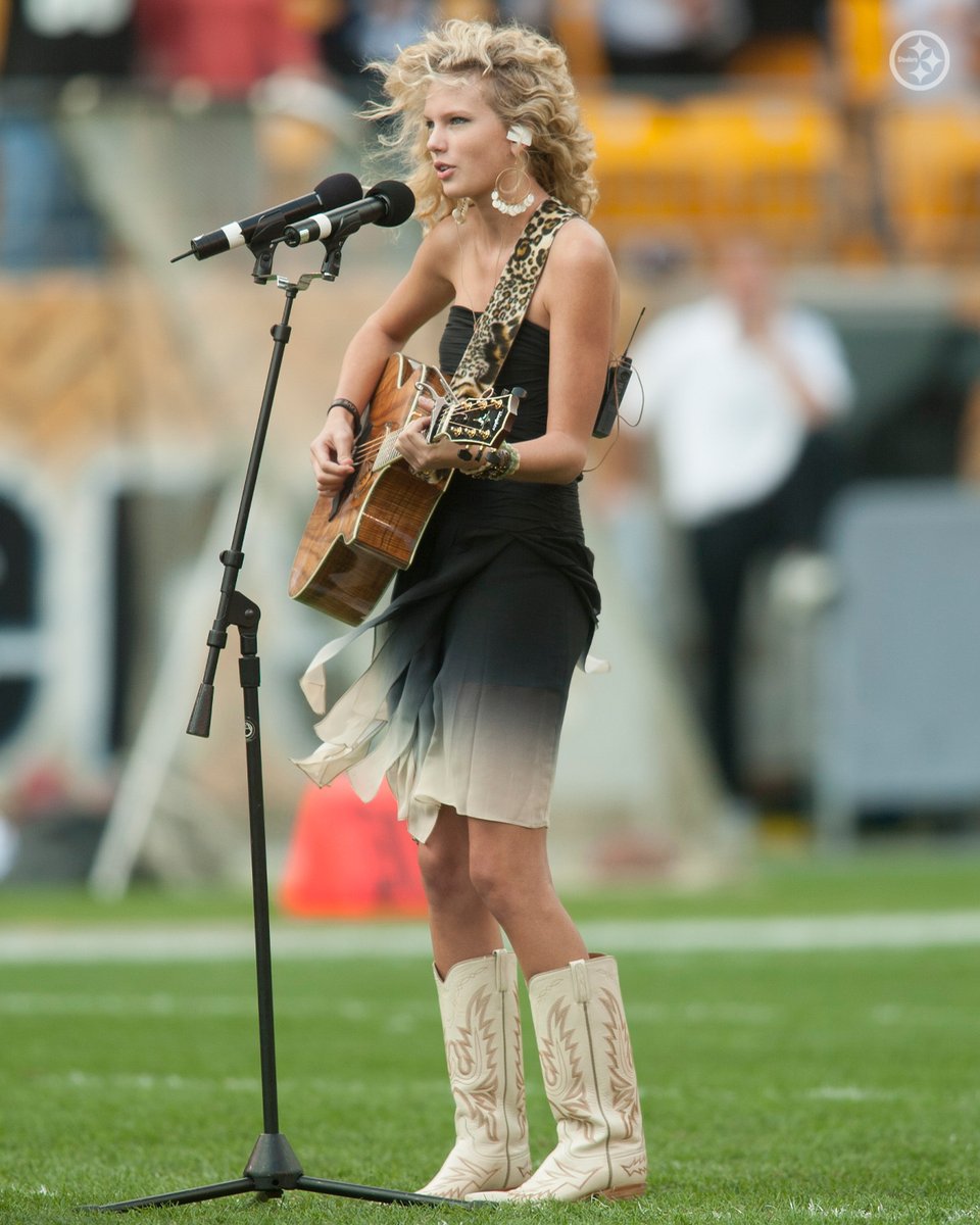 On September 24, 2006, <a href="/taylorswift13/">Taylor Swift</a> performed the national anthem &amp; at halftime at the <a href="/steelers/">Pittsburgh Steelers</a> game in Pittsburgh.

This performance was the first time she performed for a crowd of 50,000+ people.

She released her debut album a month later. #PittsburghTSTheErasTour