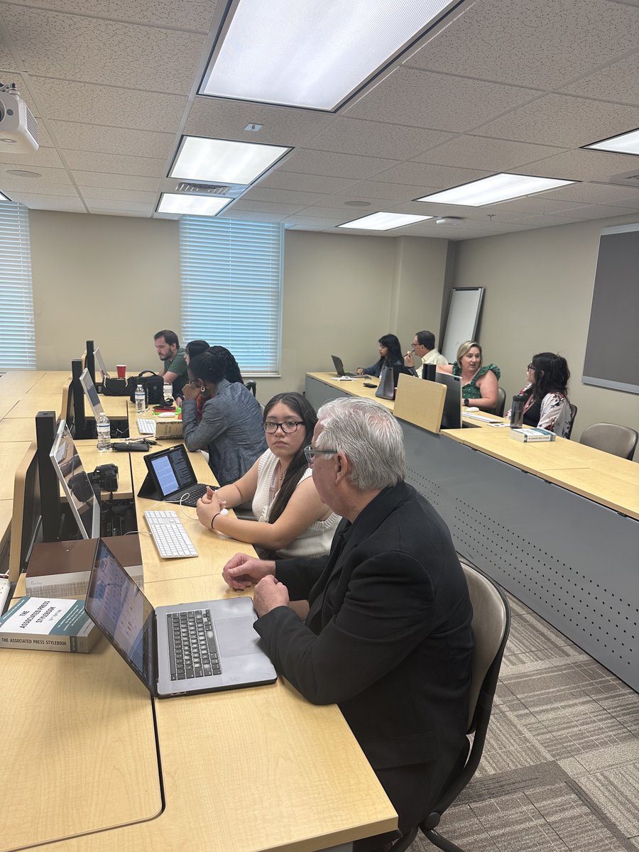 AlaSPA's tweet image. Some photos from our Visiting Professionals Day! Thank you to all of the mentors who came and helped the students with their stories!