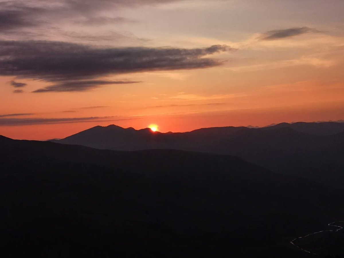 kev_russ's tweet photo. My #wildcamping spot &amp; #sunset last Sat on the Munro Sail Chaorainn (Kintail) #getoutside #mytiso #munros https://t.co/lpLk1v7isl