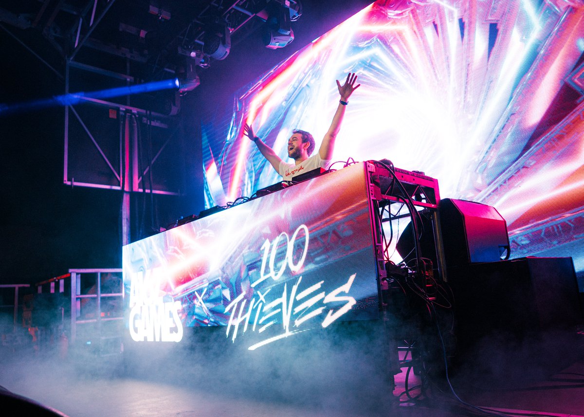 Chen's tweet image. A huge thank you to @100Thieves, @Zedd, @NoahJ456,  and everyone who turned up for CITY OF GAMES.

Our goal was to gather the gaming industry of LA together all under one roof - from creators, founders, platforms, and investors. 

Mission accomplished!

📸 : @LoganDodson