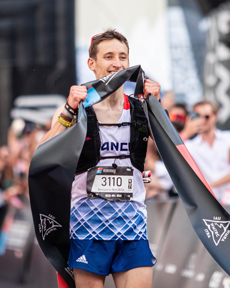 FFAthletisme's tweet photo. 🥇 𝗖𝗛𝗔𝗠𝗣𝗜𝗢𝗡 𝗗𝗨 𝗠𝗢𝗡𝗗𝗘 !

🇫🇷 Benjamin Roubiol remporte la médaille d'or sur le trail long à Innsbruck, en Autriche ! Incroyable ! 💪

🥇  La France (avec Thibaut Garrivier 4e, Baptiste Chassagne 17e, Paul  Mathou DNF et Nicolas Martin DNF) gagne le titre collectif ! https://t.co/L3KAYQc7Zv