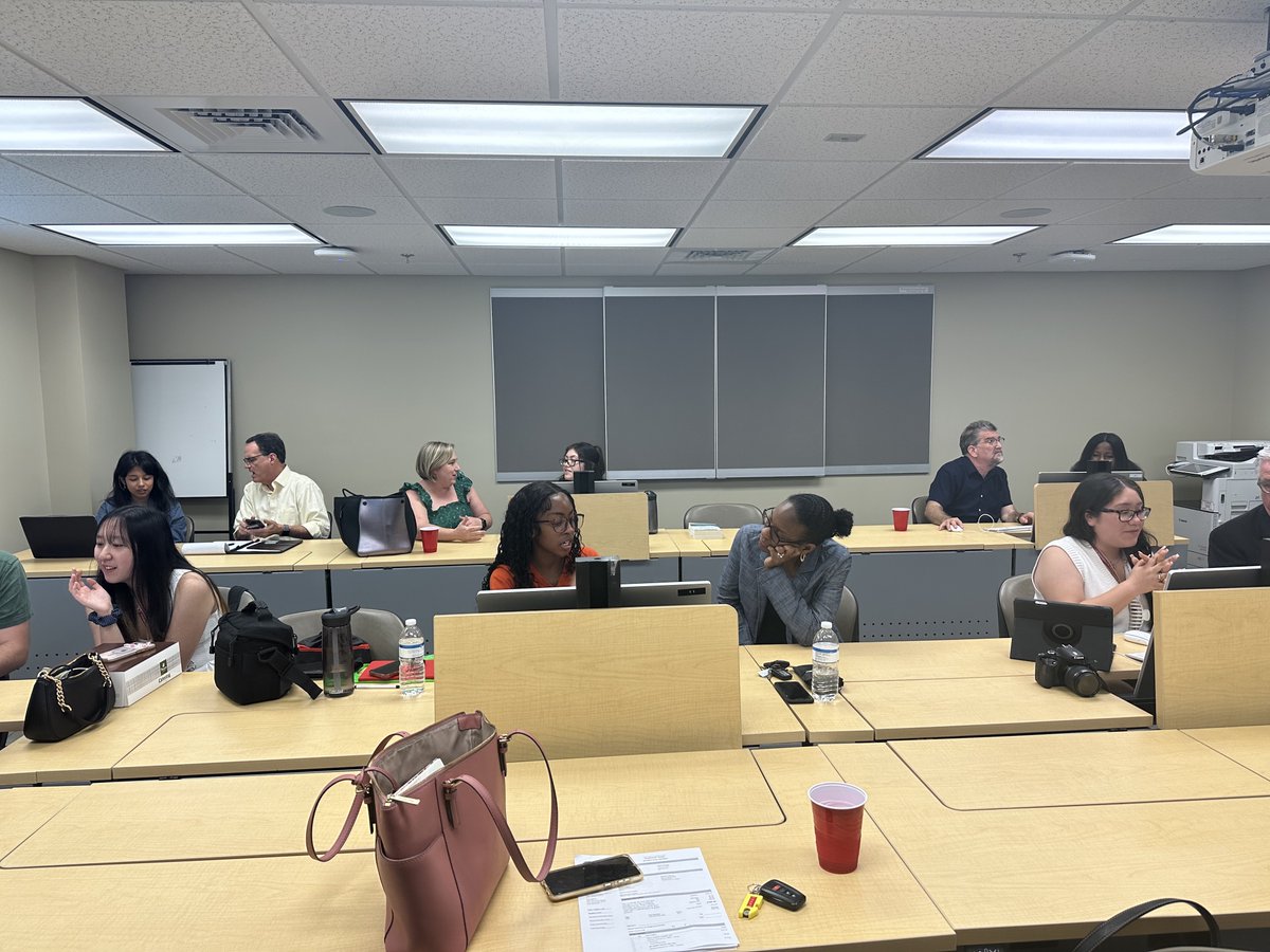 AlaSPA's tweet image. Some photos from our Visiting Professionals Day! Thank you to all of the mentors who came and helped the students with their stories!