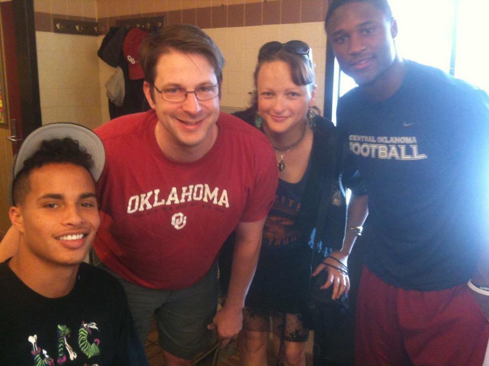 Facebook tells me it’s been 11 years since me and my wife ran into Kenny Stills and Brennan Clay at the Waffle House in Norman https://t.co/GINcEwbg72