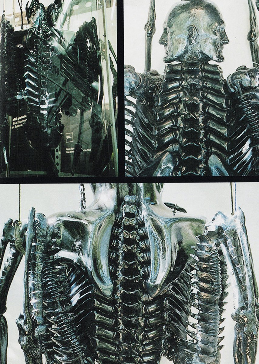 memeSTlaurent's tweet photo. HR Giger https://t.co/LdGMK0EzWM
