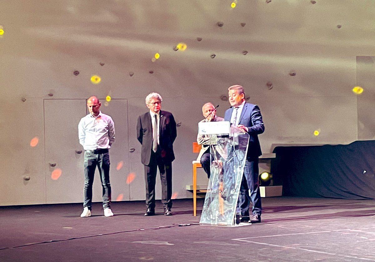 AlainPichon86's tweet photo. La Révolution Monory ‼️

Avec le @futuroscope il a fait entrer le @departement86 dans le 21eme siècle bien avant l’heure ! 

Fierté pour tous les élus qui poursuivent humblement son ambition au service du territoire. https://t.co/WS97i9D3UC