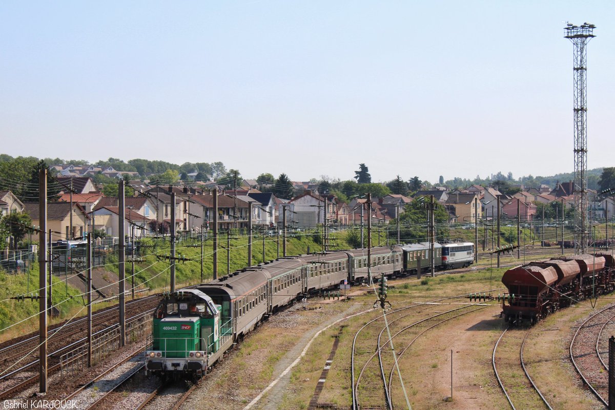 GabrielVk9's tweet photo. [#vendrediphoto]

Le @mfpn_trains et l'AAPSL aujourd'hui sur le Triage d'Argenteuil 🛤️

#photosncf #sncf #train #argenteuil #paris #trainspotting #france #bb17000 #inox #bb69400 #sony #sonyh400 #summer #ByeByeBB17000 #picoftheday https://t.co/DaS9wREayS