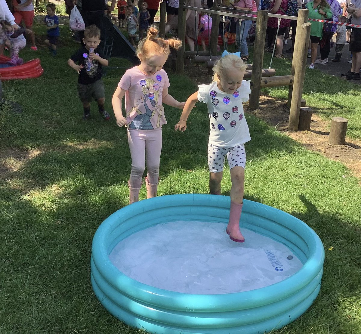 APS_ELCC's tweet photo. What a way to end our Health Week. Our Welly Walk was a huge success. The smiles on the faces says it all.
#WellyWalk #HealthWeek #funfriday @RenEdHWB @PlayScotland @earlyyearsscot https://t.co/8bssl8AZ3w