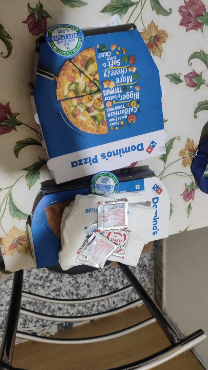 Poojasingh14Pr's tweet image. @dominos_india @dominos tampered seal,no surety of hygiene and protocols given by company.the respective dominos store executives are rude and arrogant while  talking.#coronaprotocals #nocontactdelivery
