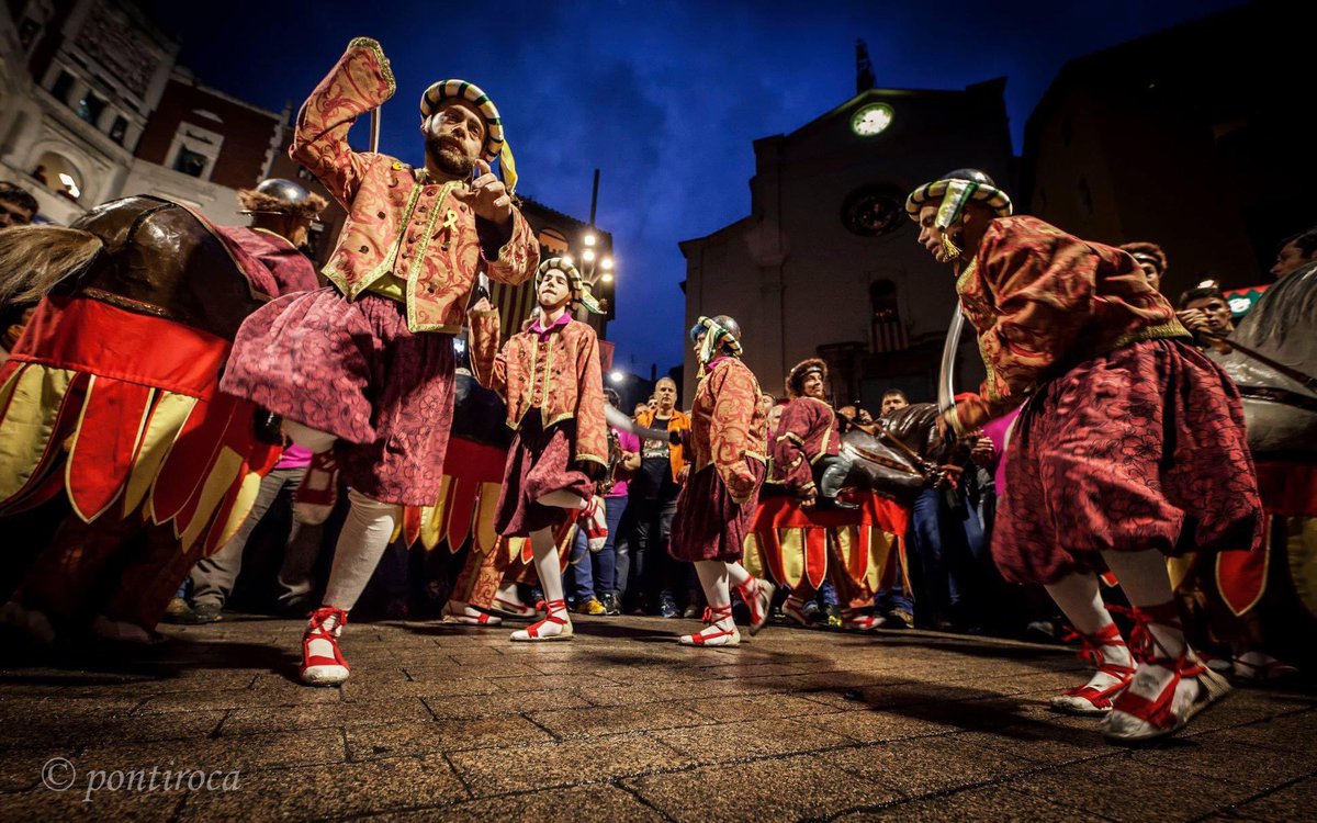 Em fot molta gràcia com som els berguedans,anem pel món dient que la #patum és la millor festa i després ens queixem per que ve molta gent de fora a comprovar-ho