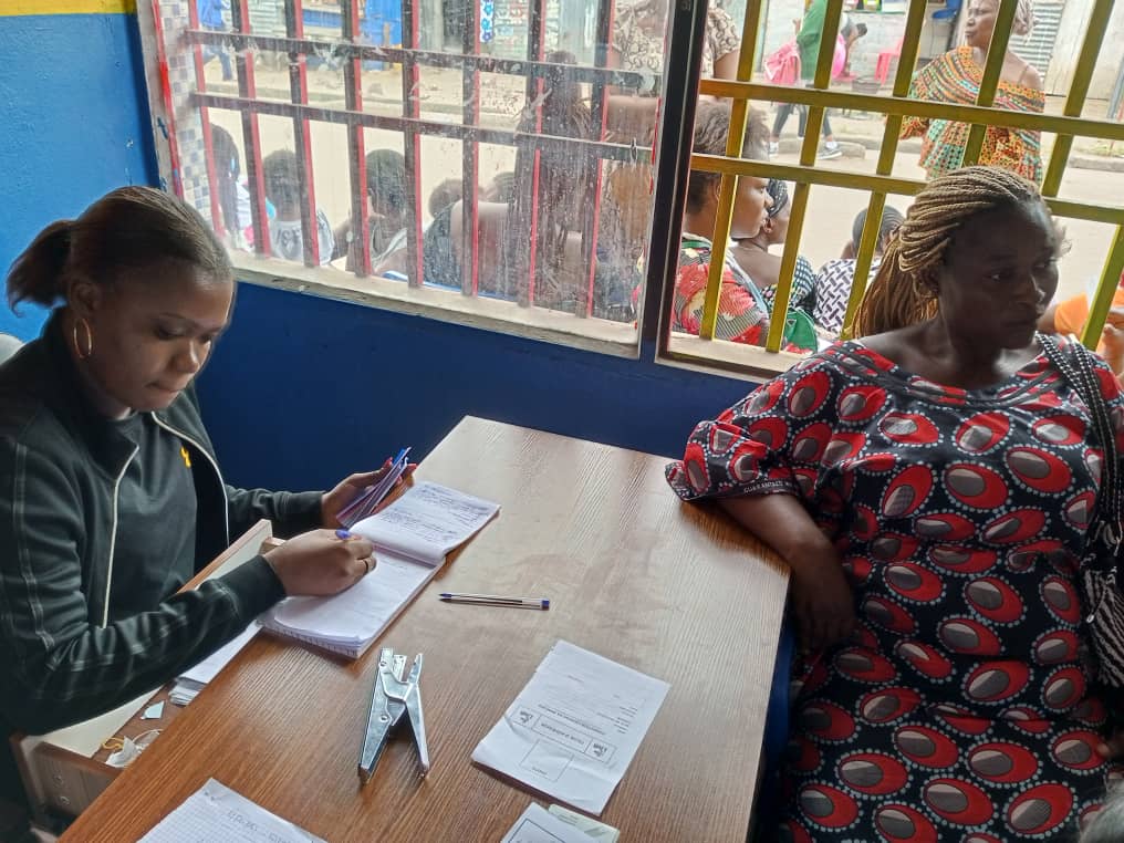 isako_patrick's tweet photo. Plus de 100 Mamans des Quartiers #TELECOM #BADIANDIGI #MATSHOTSHO, Membres de LISANGA NA BOMOKO #LNB, ont bénéficié des Micros crédits à Taux 0%. La Candidate Députée #CDER Mme Dorothée KANKOLONGO MULUMBA à NGALIEMA, fidélise par le biais de l'autonomisation de ses électeurs. https://t.co/mlVXkn7Nse