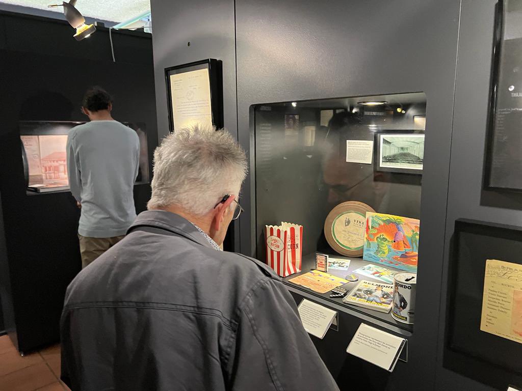 EureenNormandie's tweet photo. Vernissage de "Pop-corn et projecteur, une histoire du #cinéma dans l'#Eure" avec @DianeLeseigneu1. Témoignages, objets, photographies, projections… 🍿On vous donne rendez-vous aux Archives départementales, et à l’Hôtel du Département à Évreux pour découvrir l'exposition. https://t.co/A8BPi7WqHg