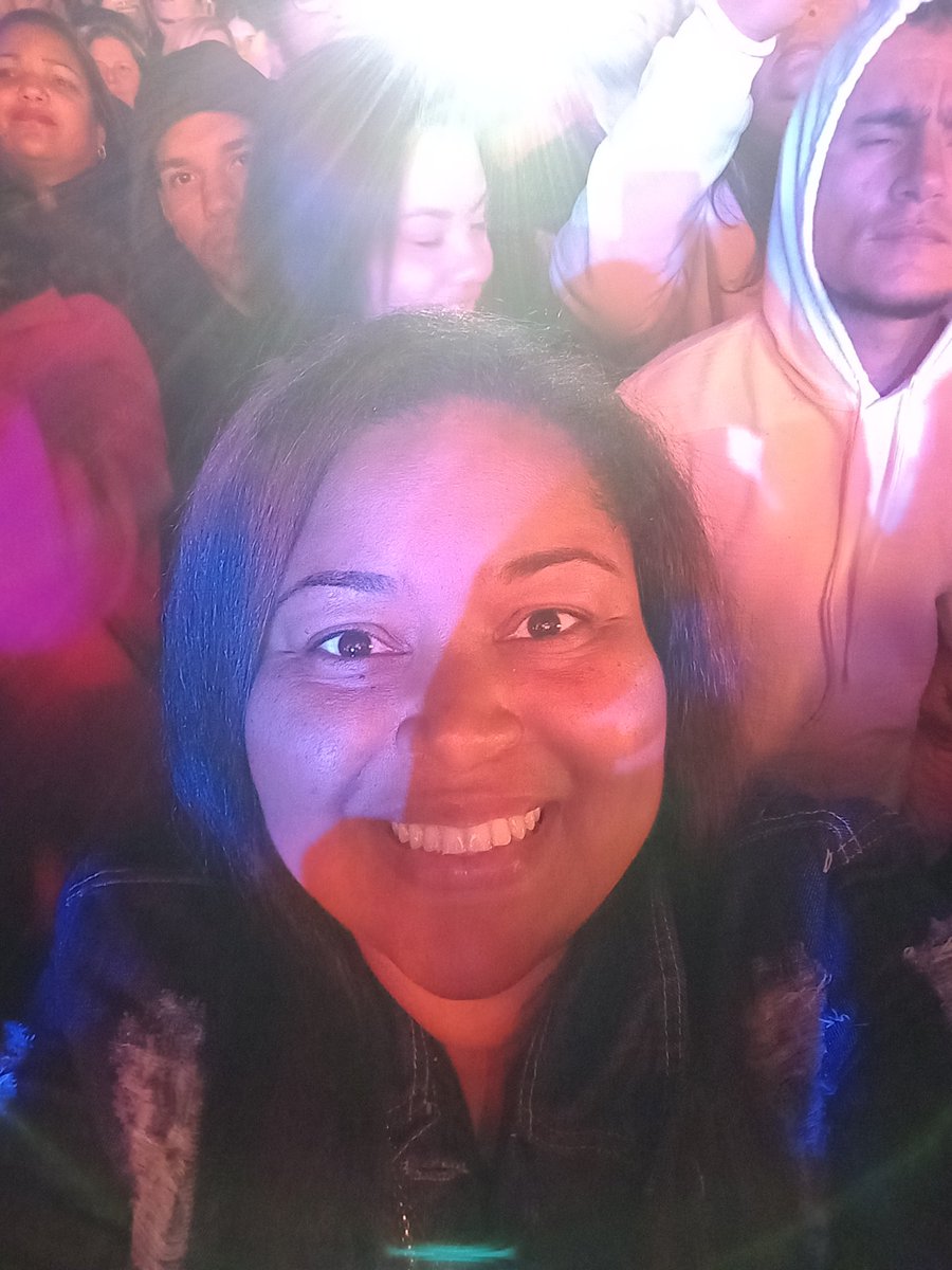 Elinha01's tweet photo. De ontem. Primeiro show de muitos dessa tour maravilhosa 💖💖
#touridentidade @MaiaraMeM @Maraisa @MaiaraeMaraisa @centraldamem @uniaodefasmem @PatrulhaMeM https://t.co/mHfSqOmEjq
