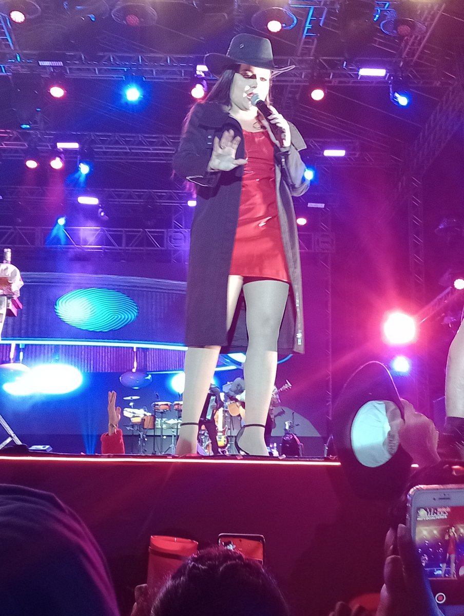 Elinha01's tweet photo. De ontem. Primeiro show de muitos dessa tour maravilhosa 💖💖
#touridentidade @MaiaraMeM @Maraisa @MaiaraeMaraisa @centraldamem @uniaodefasmem @PatrulhaMeM https://t.co/mHfSqOmEjq