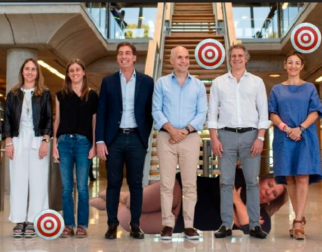 elvascosabino's tweet image. #TIROLIBRE El reto del tiro libre del loco baldosa. 
Para mi:
1) Elijo un Cata Díaz y que apunte entre Larreta y de Miguel. Rasante. No se la juegan a meter la cabeza. 
2) Mucha rosca por encima de Acuña. Regaladísima. 
3) Más jugada. Estoy seguro que las divinas van a saltar
GOL