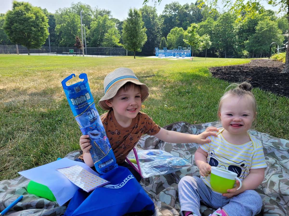 cityofboroOH's tweet image. YIPPEE! Bryce and Fiona are having fun with the cool stuff in Treasure Hunt bag #2 they found at North Park! There are THREE remaining bags filled with summer fun in our Springboro parks! Here&apos;s your clue: Where can you have fun in the sun? #StayConnectedSpringboro
#funinthesun