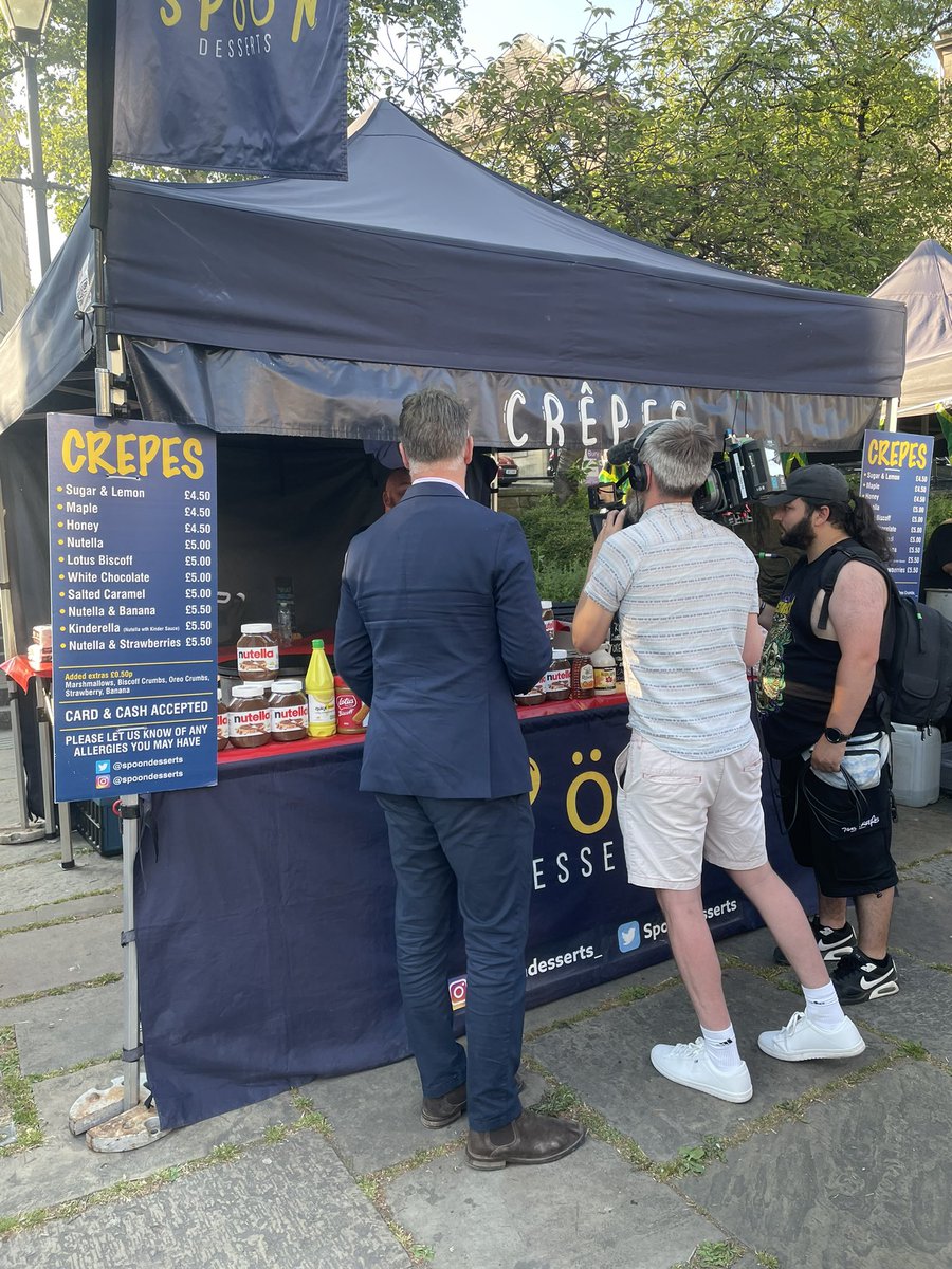 ClareCummins5's tweet photo. And some guys from the antiques road trip #Rammy #Fridaybite night https://t.co/yncK58ALX2