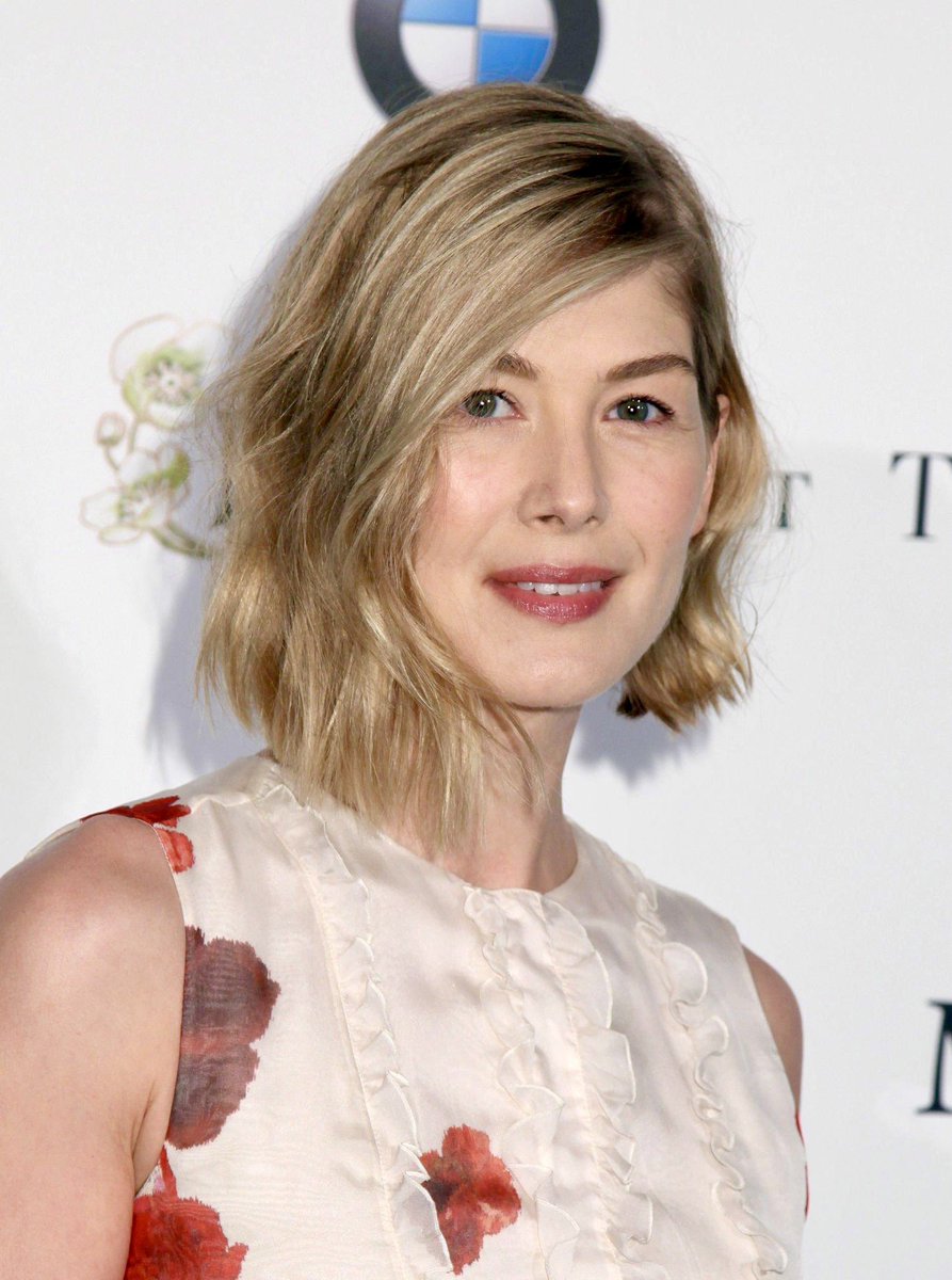 Rosamund Pike arrives at the 8th Annual Women In Film Pre-Oscar Cocktail Party on February 20, 2015 in West Hollywood, California. 

📸 Paul Redmond