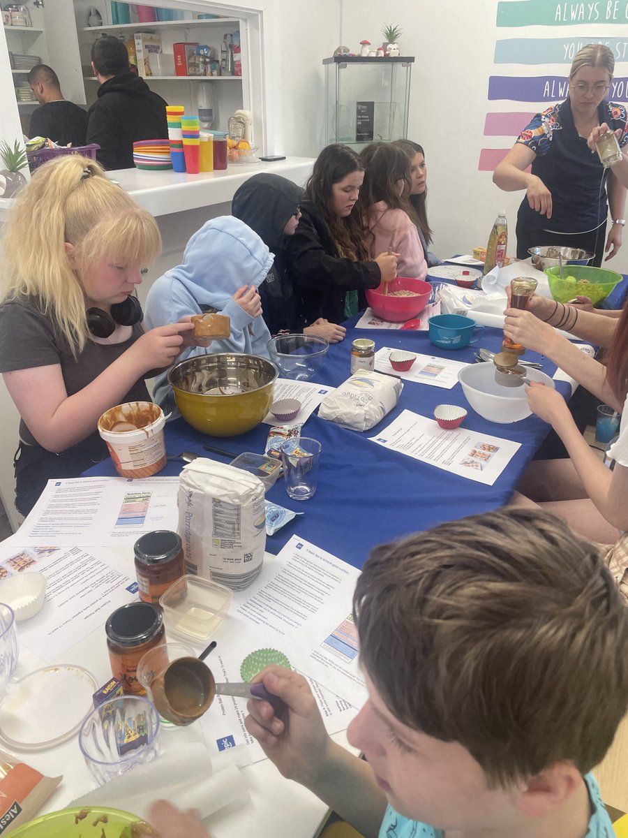 Friday night youth café:
Epic delivering a nutritional workshop on how to make healthy protein snacks. The young people's baking skills were certainly put to the test.
Great night had by all😋#youthwork <a href="/ysortit/">Y sort it</a> <a href="/YouthScotland/">Youth Scotland</a> <a href="/EpicScotland/">EPIC Scotland</a>