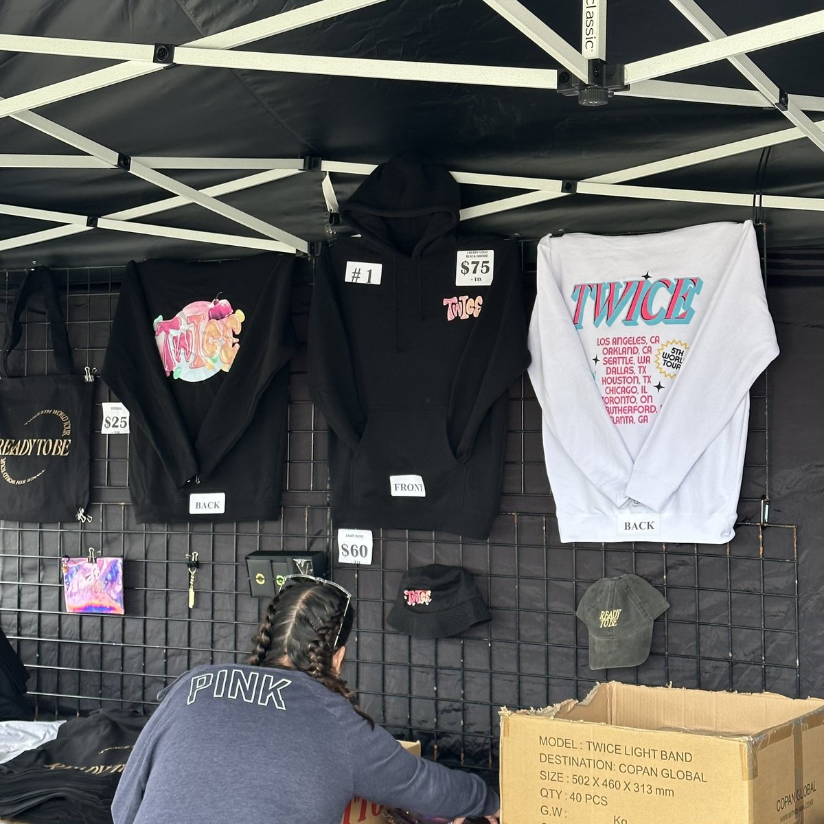 nicakosmos's tweet image. US TWICE MERCH!
#TWICE_5TH_WORLD_TOUR 
#TWICE_5TH_WORLD_TOUR_IN_LA