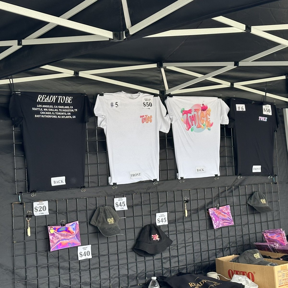 nicakosmos's tweet image. US TWICE MERCH!
#TWICE_5TH_WORLD_TOUR 
#TWICE_5TH_WORLD_TOUR_IN_LA