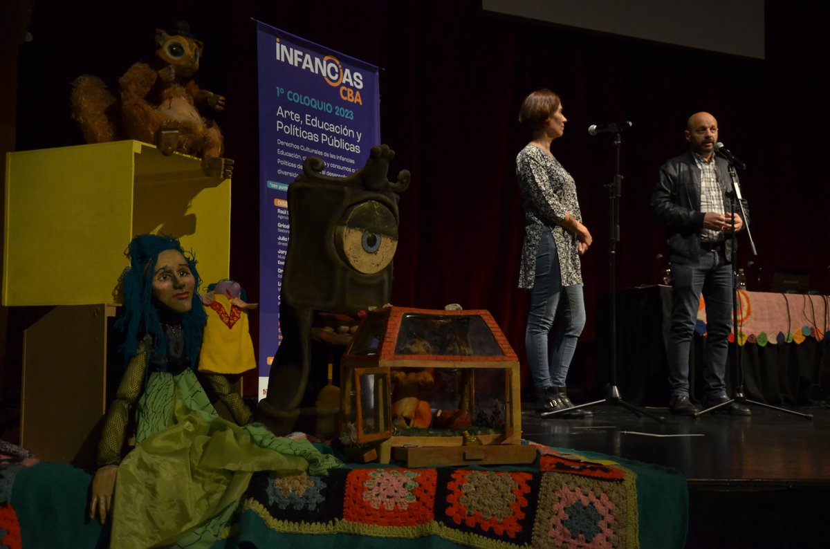 #Real2023 
🎊🎊🎊🎊🎊
Algunas instantáneas del Coloquio Infancias CBA2023 Argentina / Arte, educación y políticas públicas

Con la presencia del director de la <a href="/AgCbaCultura/">Cultura CBA</a> Raul Sansica y de la directora del Teatro Real Coqui Dutto, durante la primer jornada.