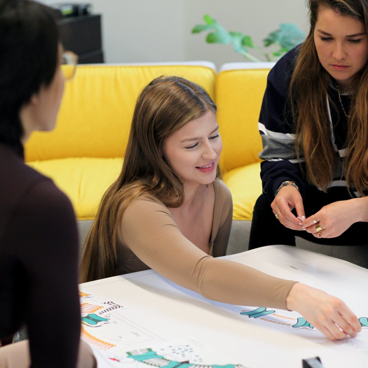 Happening now! #Data2Design, a visual sci comm workshop for scientists, postdocs, trainees.

D2D team introducing skills to help participants better communicate their science.

PI <a href="/N1ck_Woolridge/">Nicholas Woolridge</a>. Funding <a href="/CRSNG_NSERC/">CRSNG / NSERC</a> #PromoScience. Support @Bridgeable, #CDRS <a href="/UTM_Research/">UTM Research & Innovation</a>.