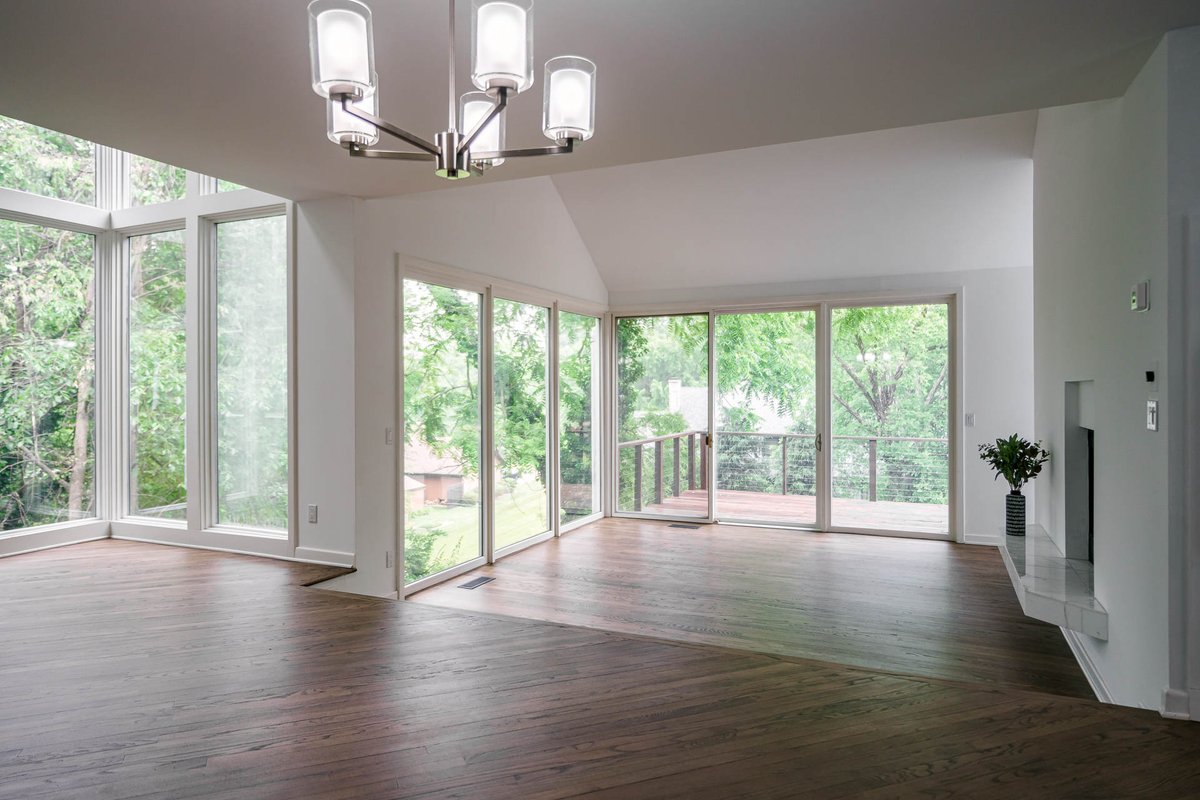 timburkey's tweet image. JUST LISTED | 4110 Moccasin Path, Saint Joseph
Offered at $674,900 | 5 Beds | 3½ Baths | 4,244 ft²

Welcome to this stunning modern home in The Landings. This completely updated home features modern finishes and amenities throughout while retaining some of the totally rad…