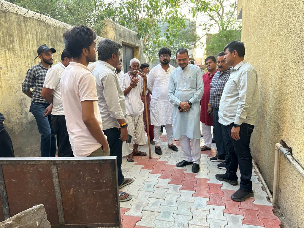 pravinmalibjp's tweet photo. રાષ્ટ્રમાં સર્વગ્રાહી વિકાસ સાધનાર દેશના આદરણીય વડાપ્રધાન શ્રી @narendramodi જીના નેતૃત્વમાં કેન્દ્ર સરકારના સુશાસનના ૯ વર્ષ પૂર્ણ થયાની ઉજવણીના ભાગરૂપે "વિકાસ તીર્થ" અંતર્ગત આજરોજ ડીસાના વિવિધ સ્થળો એ રાજ્યસભાના સાંસદ શ્રી @AnavadiyaDinesh ની સાથે કાર્યકર્તાઓ તથા નગરજનો ની મુલાકાત કરી.

#Deesa #Banaskantha #Gujarat #Loksampark #Jansampark #BJP #9YearsOfSeva #9YearsOfModiGovt