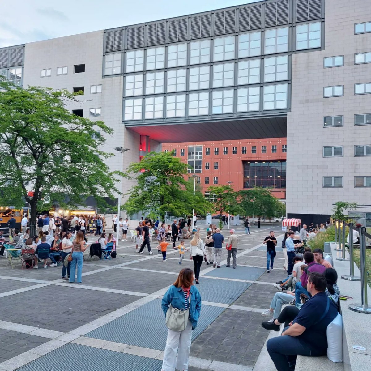 BicoccaComitato's tweet photo. Qualche foto dell'evento dell'altro giorno organizzato da @bim_milano qui in #Bicocca Noi c'eravamo. E voi? Vi piaciuto? A noi tantissimo! E come pensate sarà Bicocca domani? https://t.co/sSjGZc3Jpn
