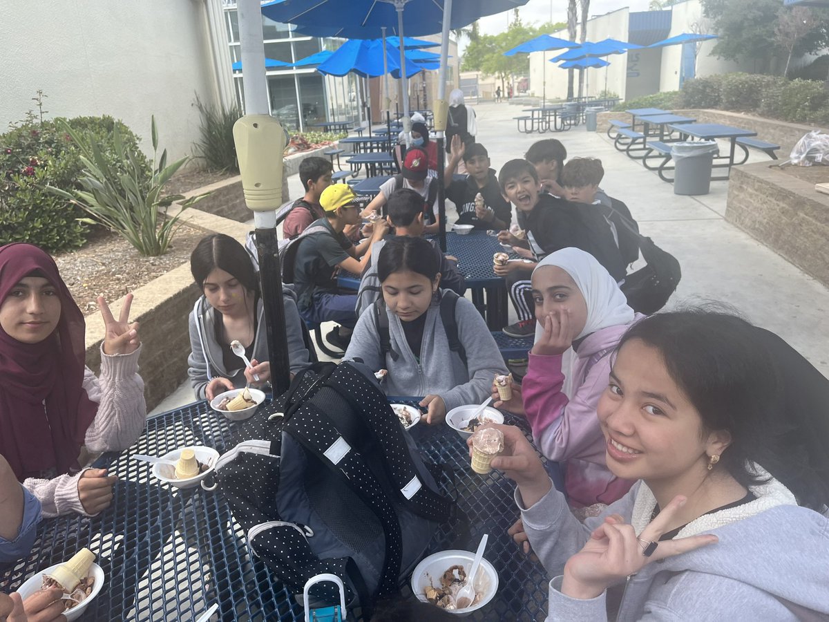ProfeColumba's tweet photo. Ice cream social for our newcomer class. @CajonValleyUSD @MontgomeryCVUSD https://t.co/5mk9wyjqti