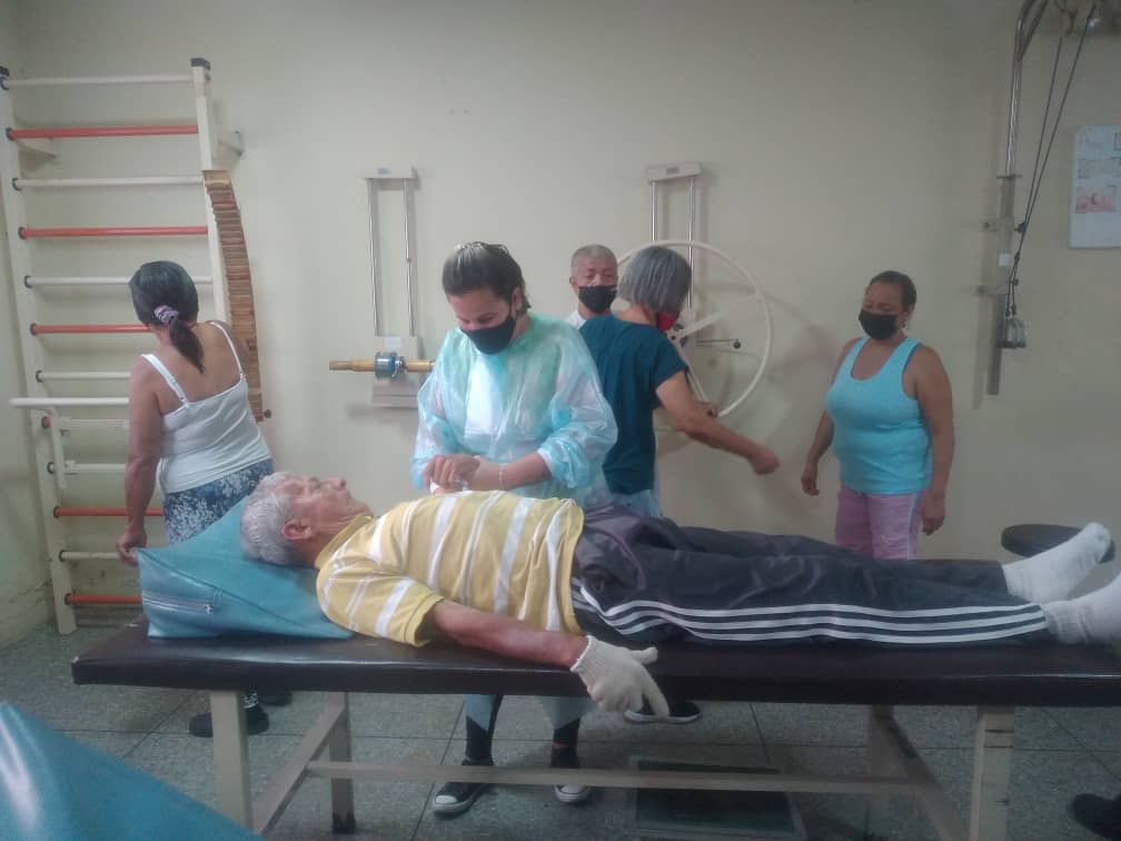 En Venezuela los colaboradores escriben páginas de heroicidad, altruismo y alta responsabilidad, como legado de Maceo y Che. #MaceoYCheViven #CubaPorLaVida #ComoElChe #CubaCoopera <a href="/cubacooperaven/">Brigada Médica Cubana en Venezuela</a> <a href="/MINSAPCuba/">Ministerio de Salud Pública de Cuba</a> <a href="/japortalmiranda/">José Angel Portal Miranda</a>