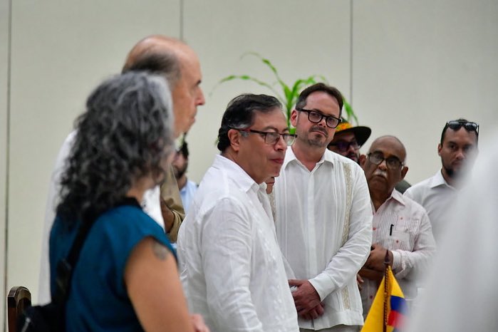 “La paz se construye por enmendación de caminos equivocados y por construcción de caminos nuevos. No hay nada más revolucionario, desde la innovación, que la paz. Entendí este concepto del comandante Jaime Bateman, quien en la historia contemporánea propuso en Colombia la